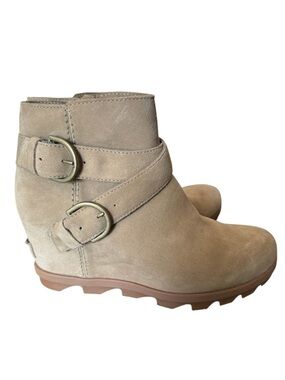 Sorel Joan of Arctic Tan Suede Ankle Boots with Buckle Strap-Size 9.5 Like New